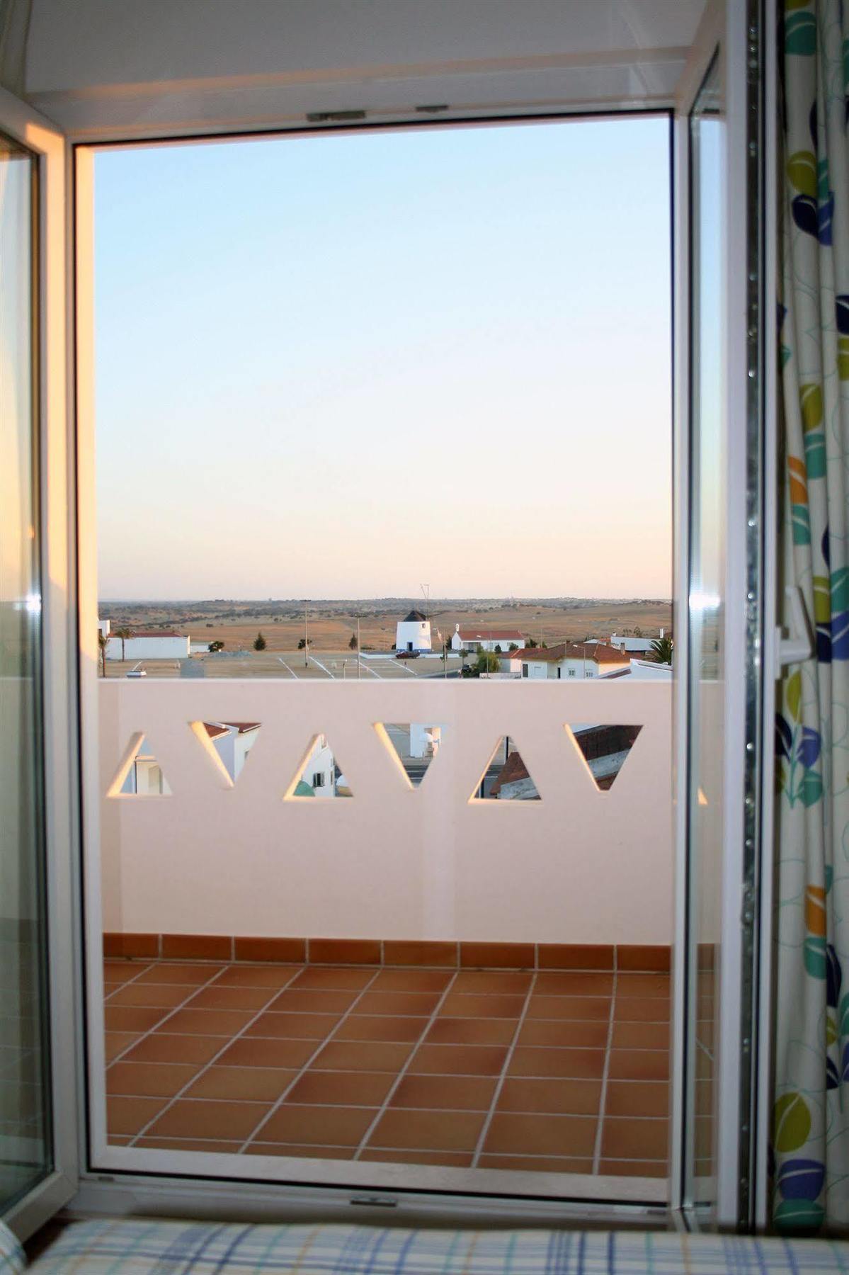 Hotel Vila Verde Castro Verde Exteriör bild